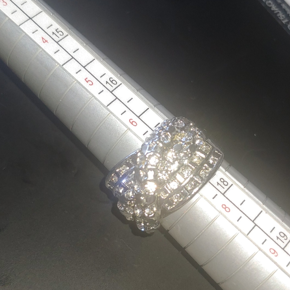 Beautiful ring - Picture 4 of 6